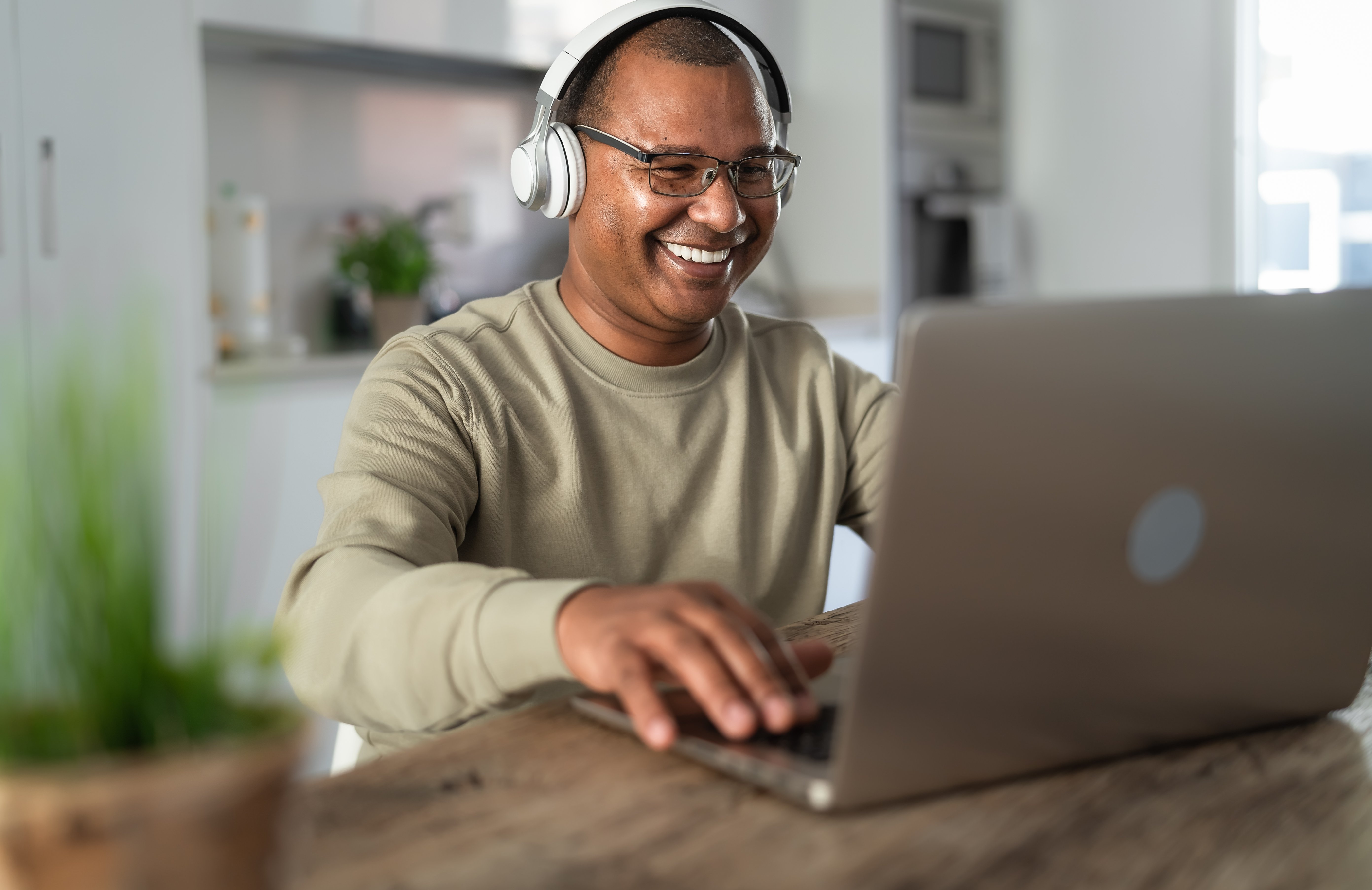 QUALITATIVE RESEARCH JOBS visual data 2